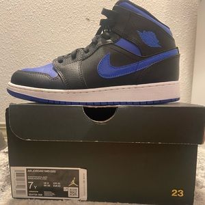 Air Jordan 1 Mid Hyper Royal Sz 7Y